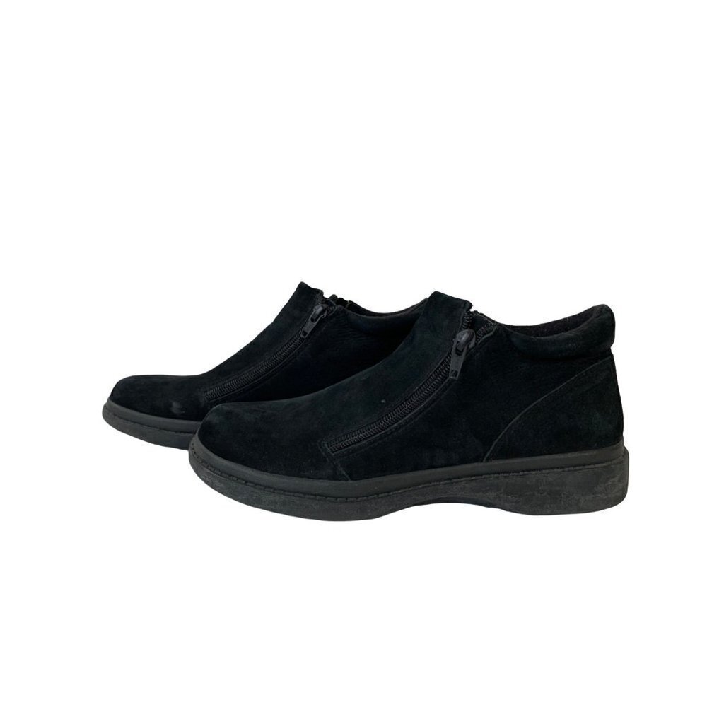 Easy Spirit Women's Non-Slip Black Shoes - Picture 1 of 5